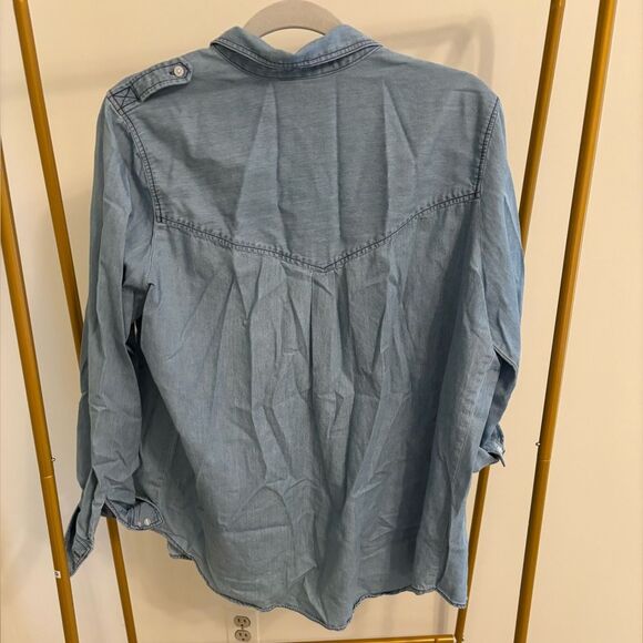 Denim look chambray button up shirt Express - Picture 2 of 4